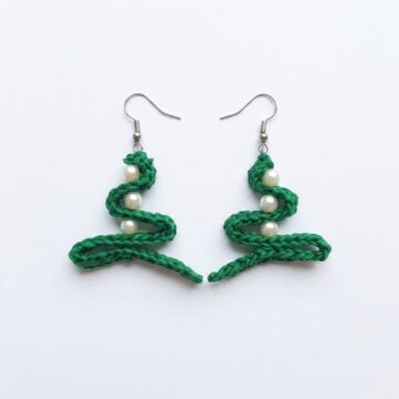 How To Crochet Ribbon Christmas Tree Earrings (1)
