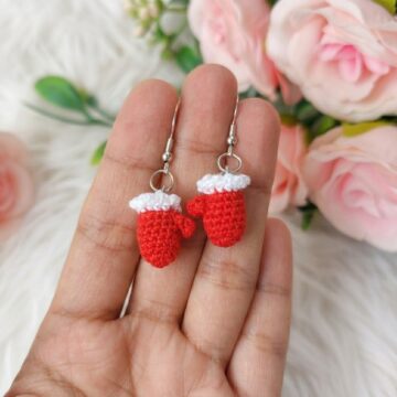 How To Crochet Santa Claus Gloves earrings (1)