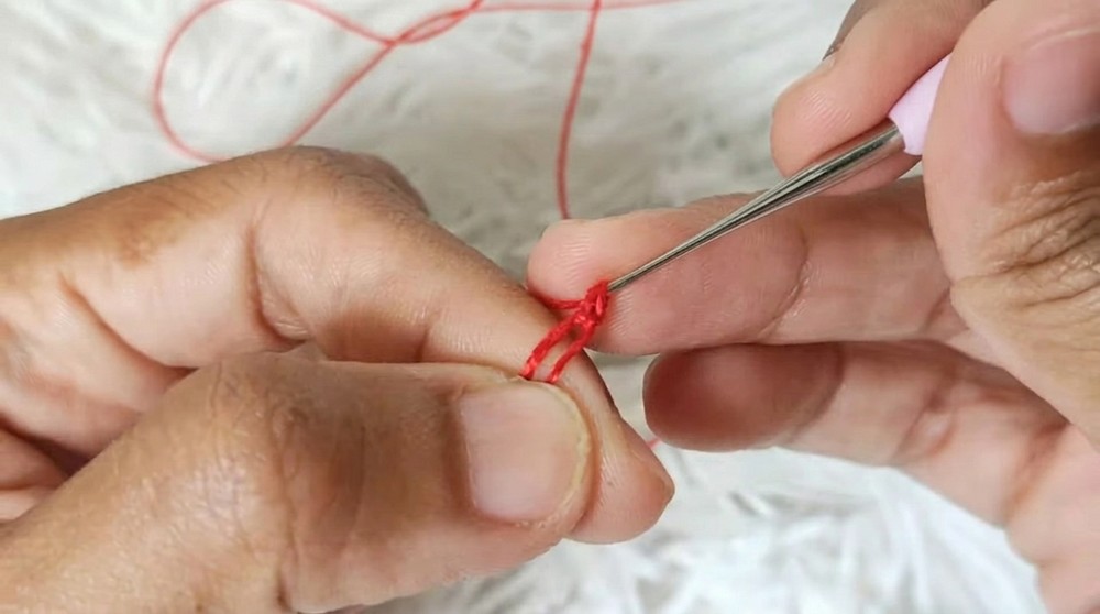 How To Crochet Santa Claus Gloves earrings (2)