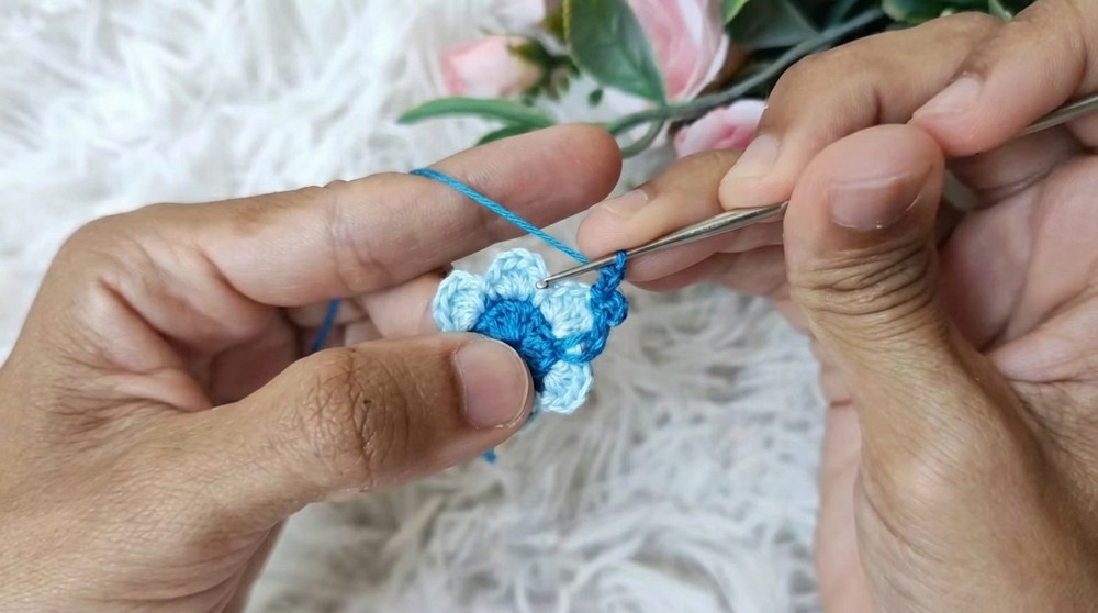 How To Crochet Simple And Easy Earrings (7)