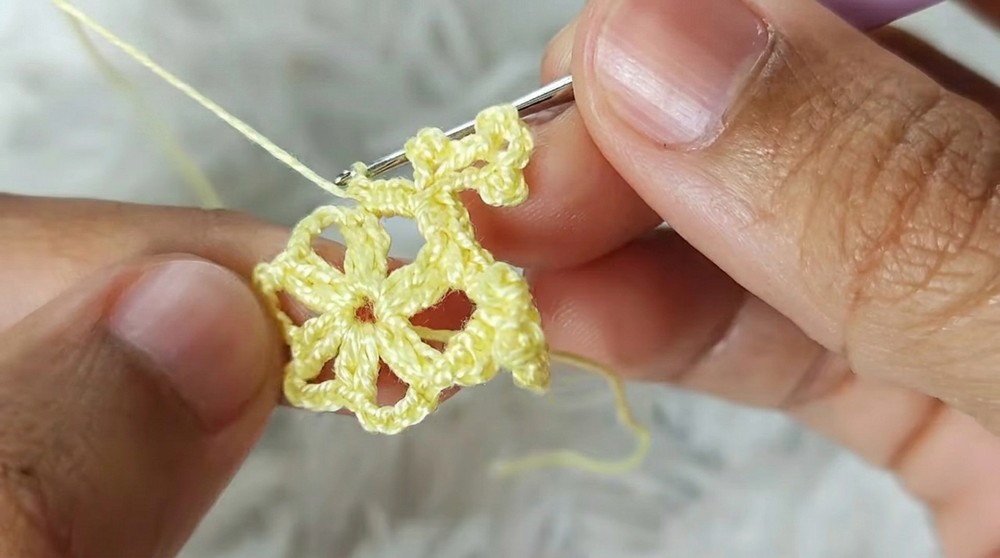 How To Crochet Snowflakes Earrings (2)