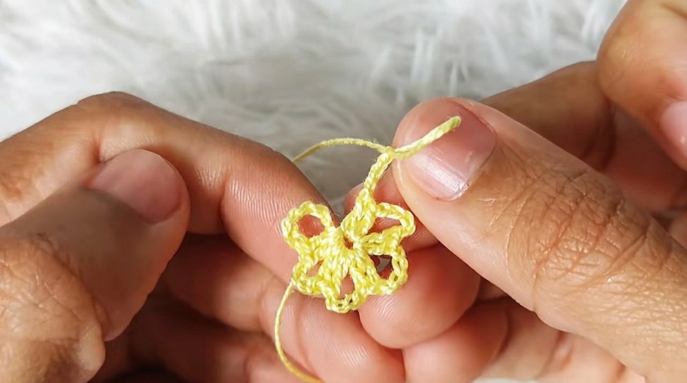 How To Crochet Snowflakes Earrings (3)