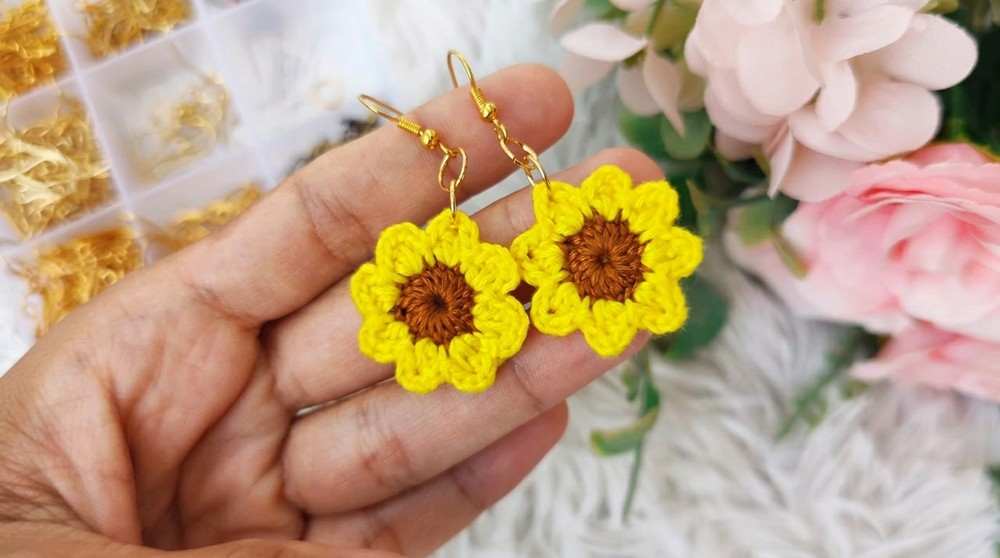 How To Crochet Sunflower Earrings (5)