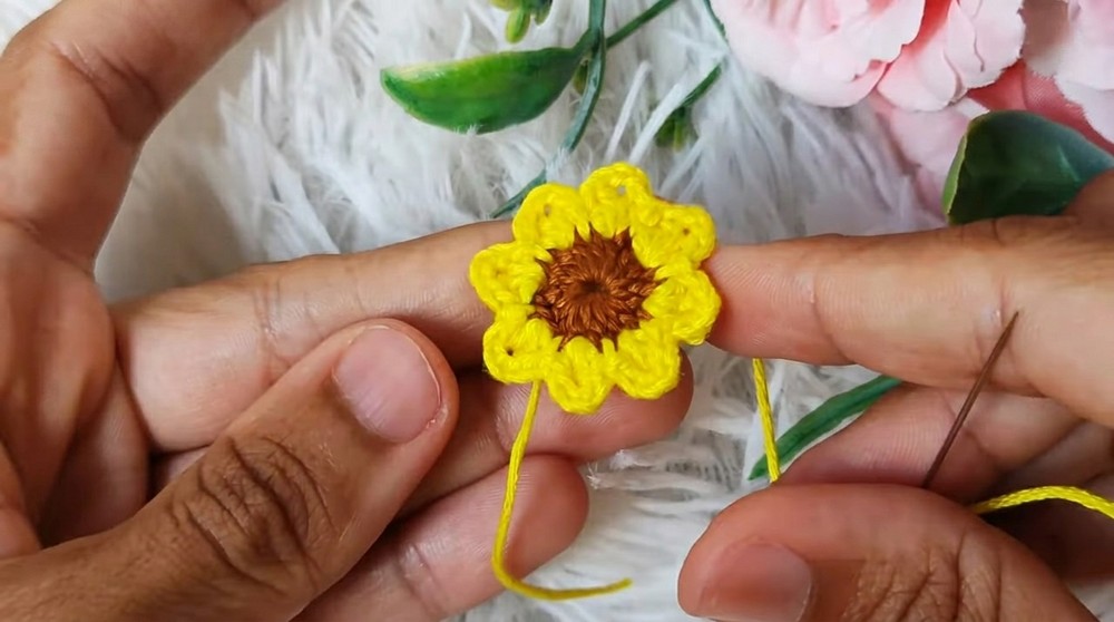 How To Crochet Sunflower Earrings (6)