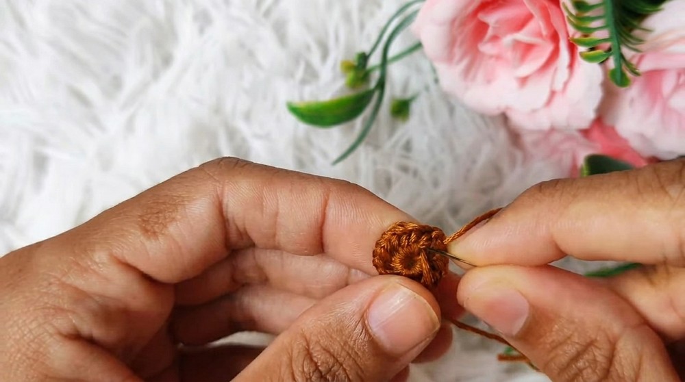 How To Crochet Sunflower Earrings (8)