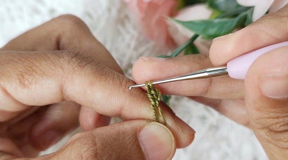 How To Crochet Super Elegant Heart Earrings (3)
