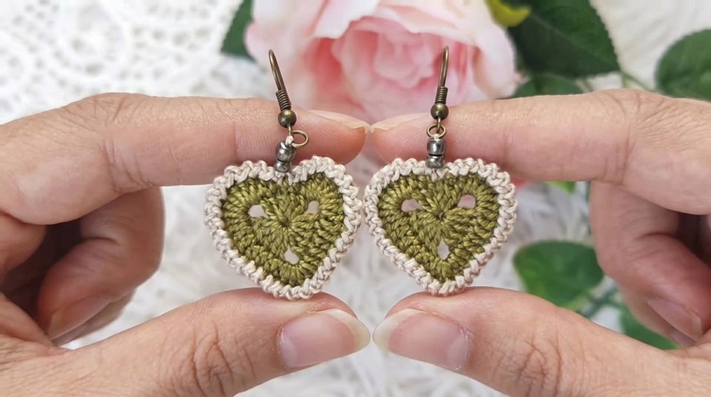 How To Crochet Super Elegant Heart Earrings (4)