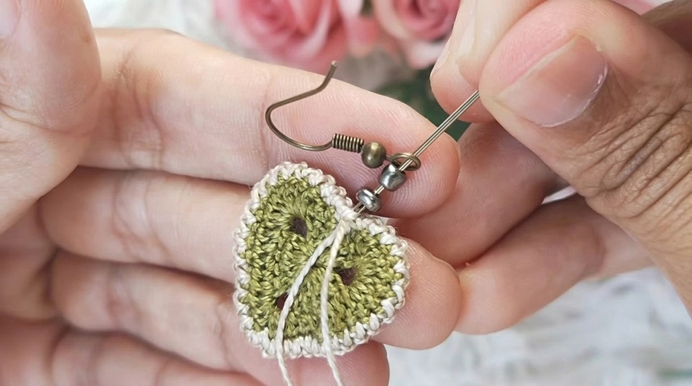 How To Crochet Super Elegant Heart Earrings (6)