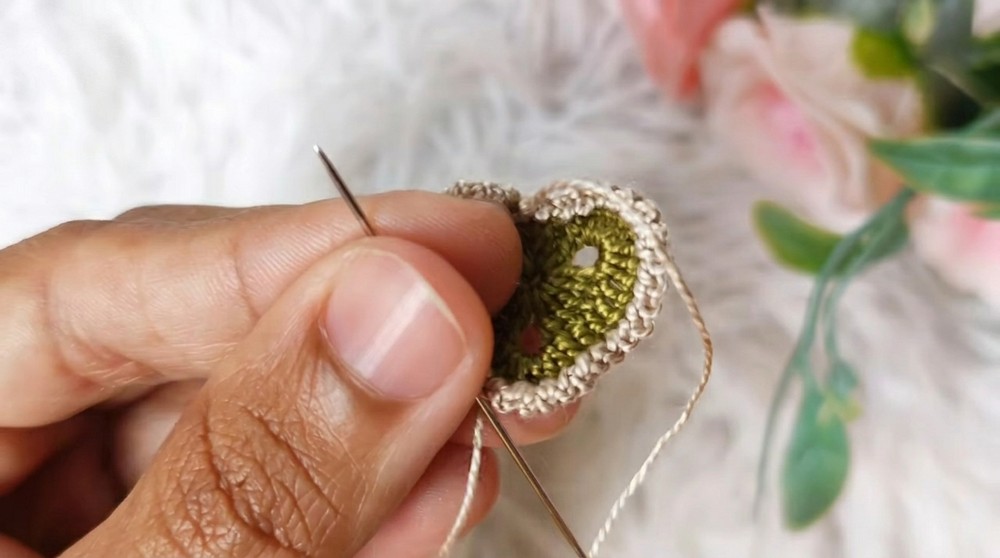 How To Crochet Super Elegant Heart Earrings (7)