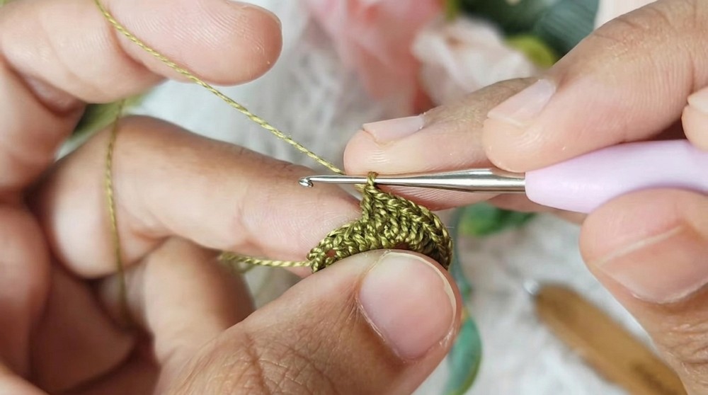 How To Crochet Super Elegant Heart Earrings (8)