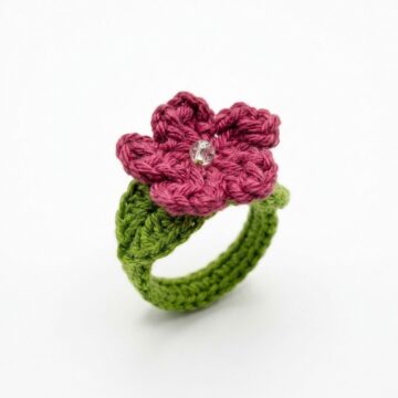 How To Crochet Tiny Flower Ring (4)