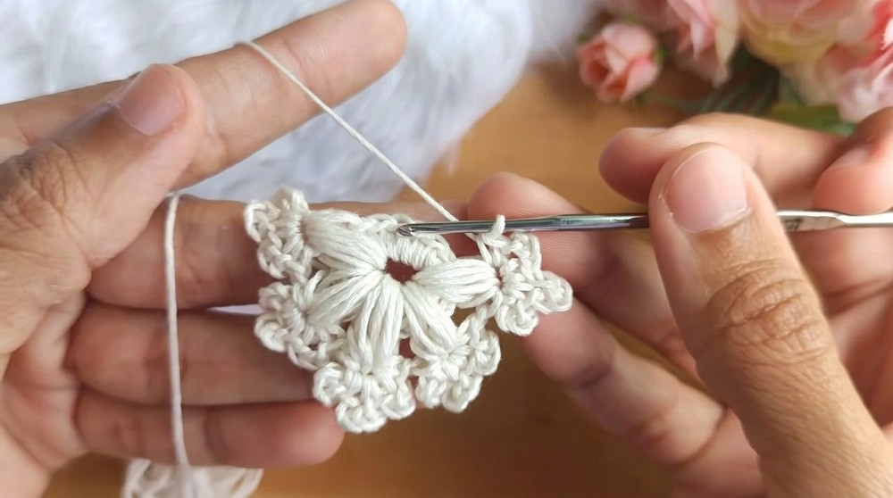 How to Crochet A Snowflake Earrings (6)