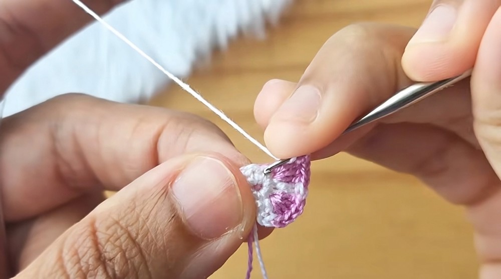 How to Crochet Beautiful Flower Earrings (7)