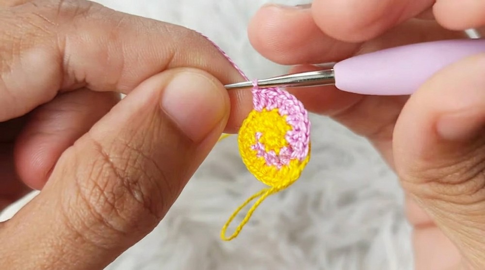 How to Crochet Cat Earrings – Easy Pattern (11)