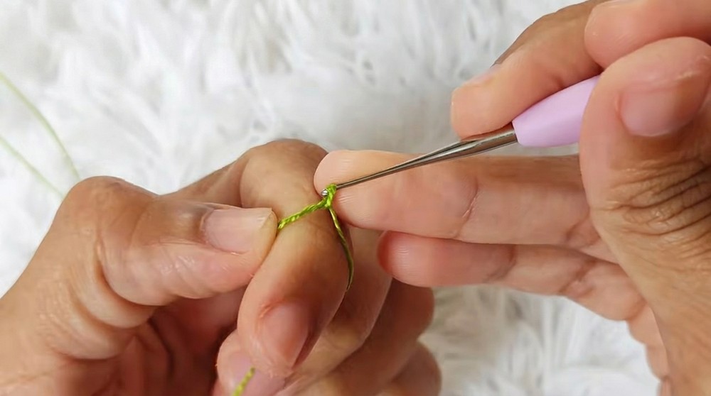 How to Crochet Little FIsh Earrings (2)