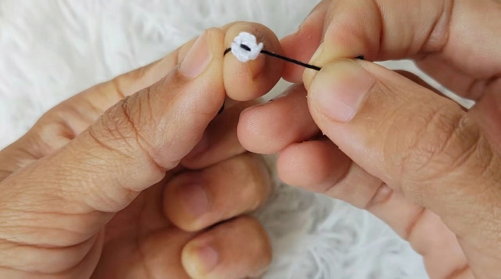 How to Crochet Little FIsh Earrings (4)