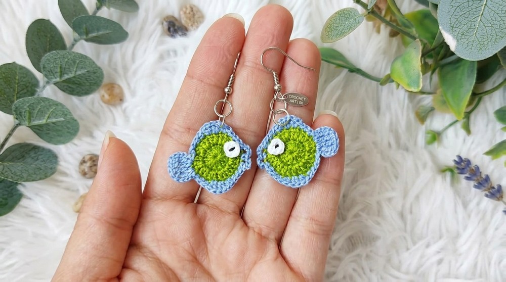 How to Crochet Little FIsh Earrings (6)