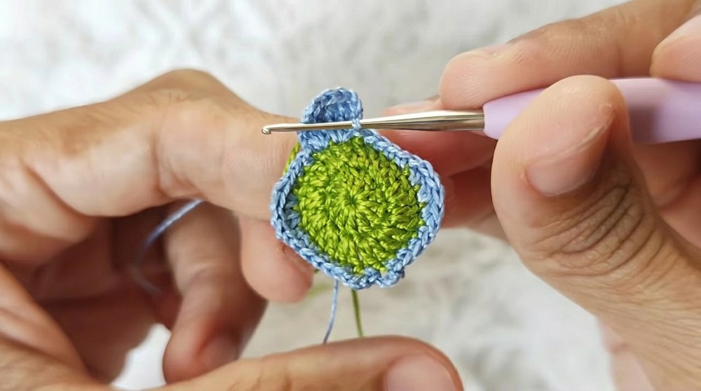 How to Crochet Little FIsh Earrings (7)