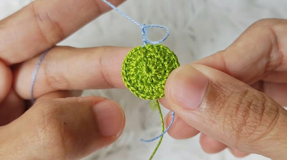 How to Crochet Little FIsh Earrings (8)