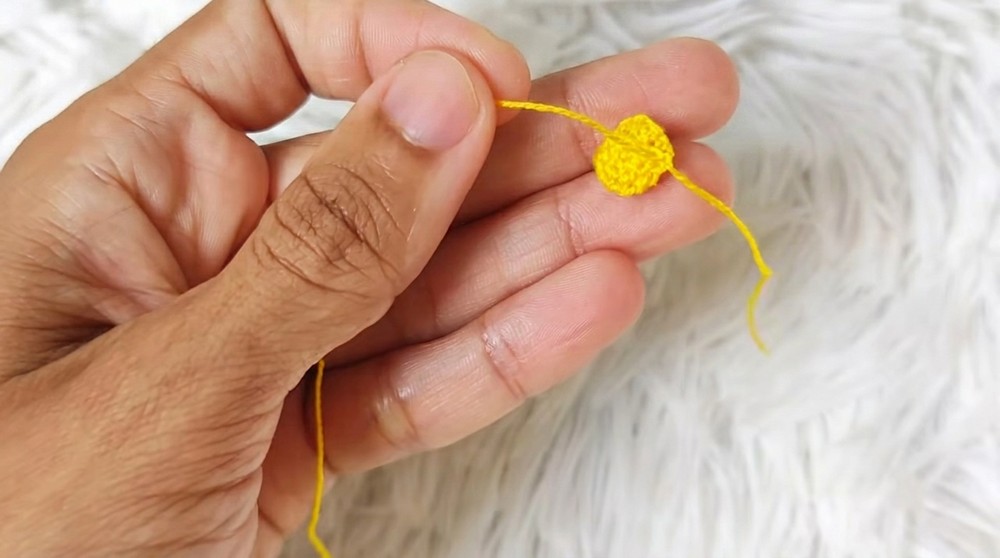 How to Crochet Mini Sunflower Earrings Pattern (3)