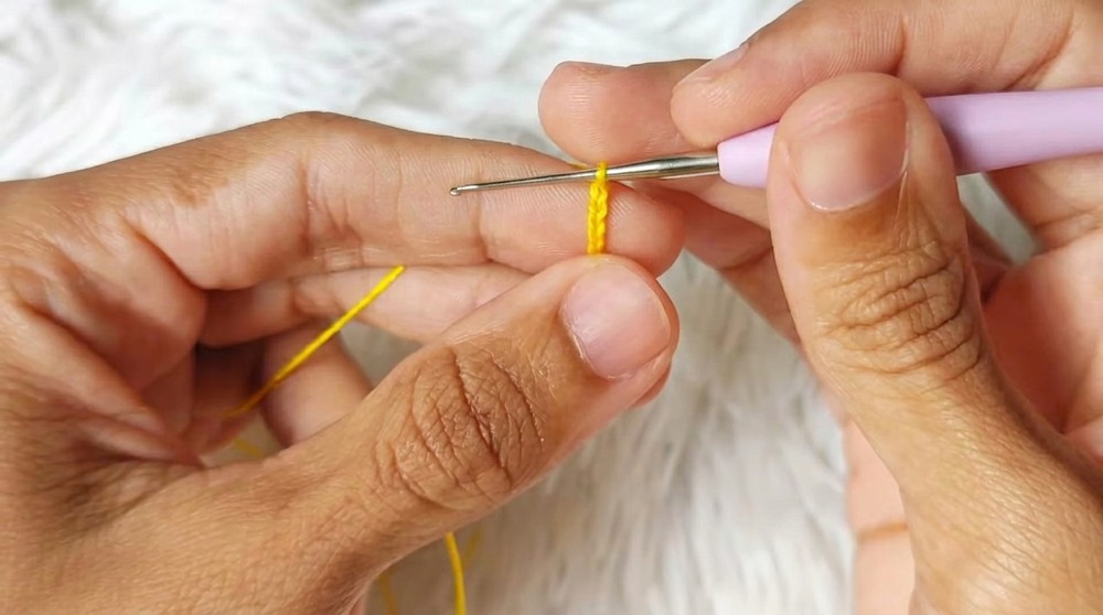How to Crochet Mini Sunflower Earrings Pattern - Copy