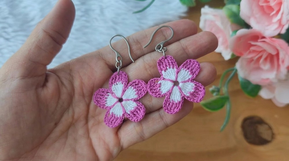 How to Crochet Plumeria Flower Earrings (5)