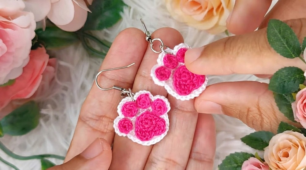 How to Crochet Puppy Paw Earrings (5)