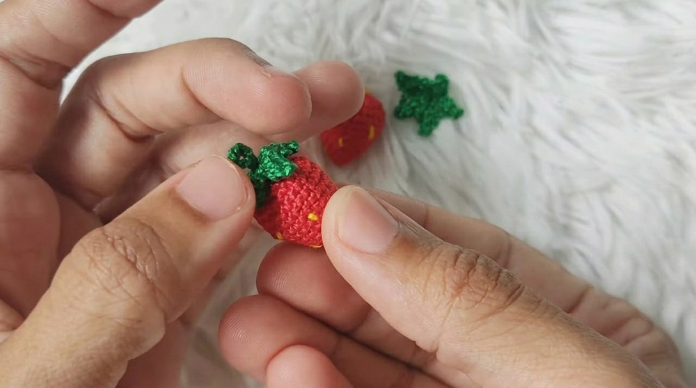 How to Crochet Strawberry Earrings – Easy Pattern (10)