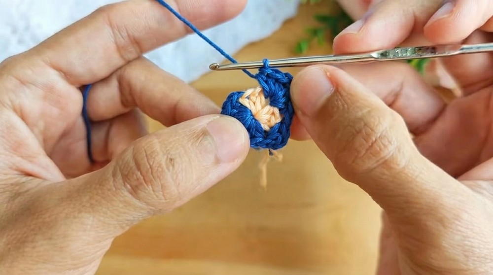 How to Crochet a Beautiful Ring (12)