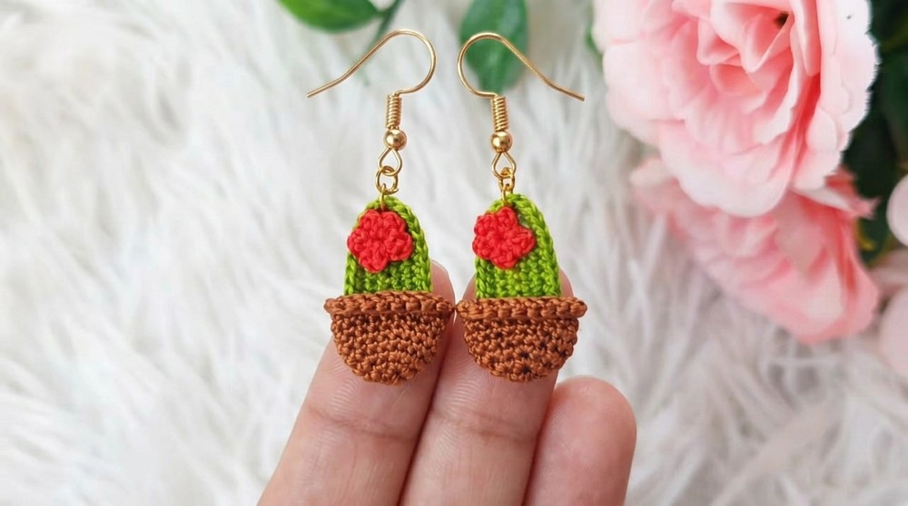 How to Crochet a Mini Cactus in a Vase (6)