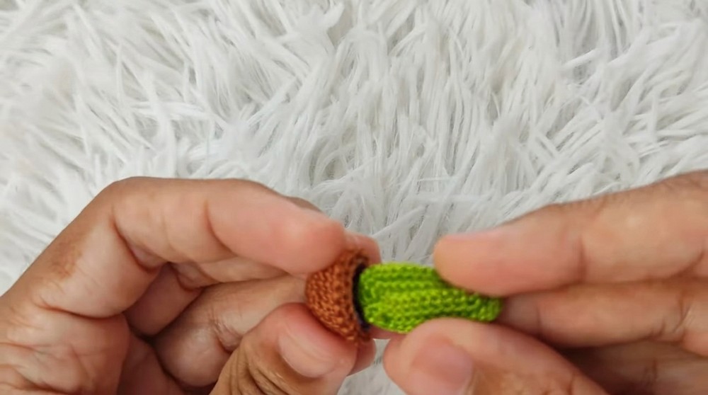 How to Crochet a Mini Cactus in a Vase (8)