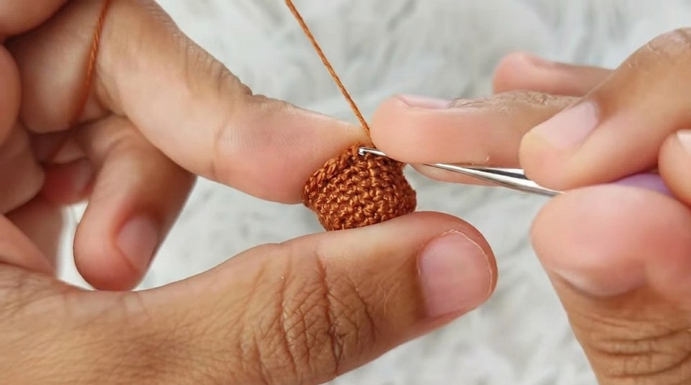 How to Crochet a Mini Cactus in a Vase (9)