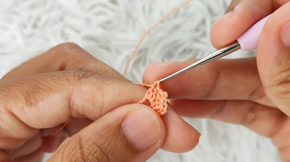 Quick & Easy Crochet Heart Earring Pattern (2)