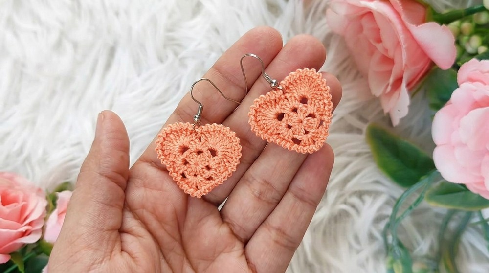 Quick & Easy Crochet Heart Earring Pattern (3)