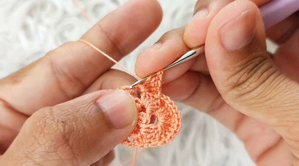 Quick & Easy Crochet Heart Earring Pattern (5)