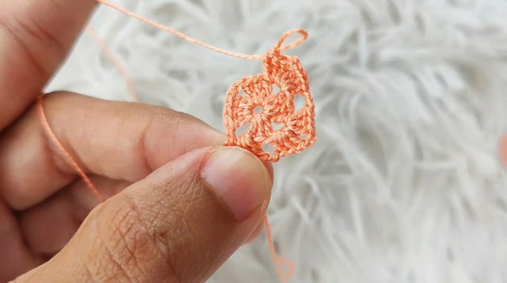 Quick & Easy Crochet Heart Earring Pattern (7)