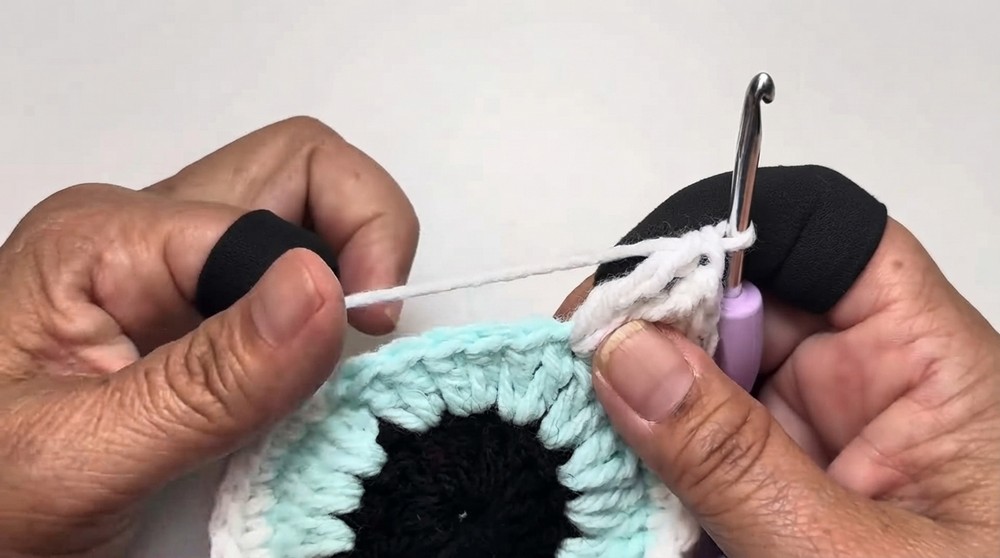 Amazing Crochet Eye With Lashes Pattern 4