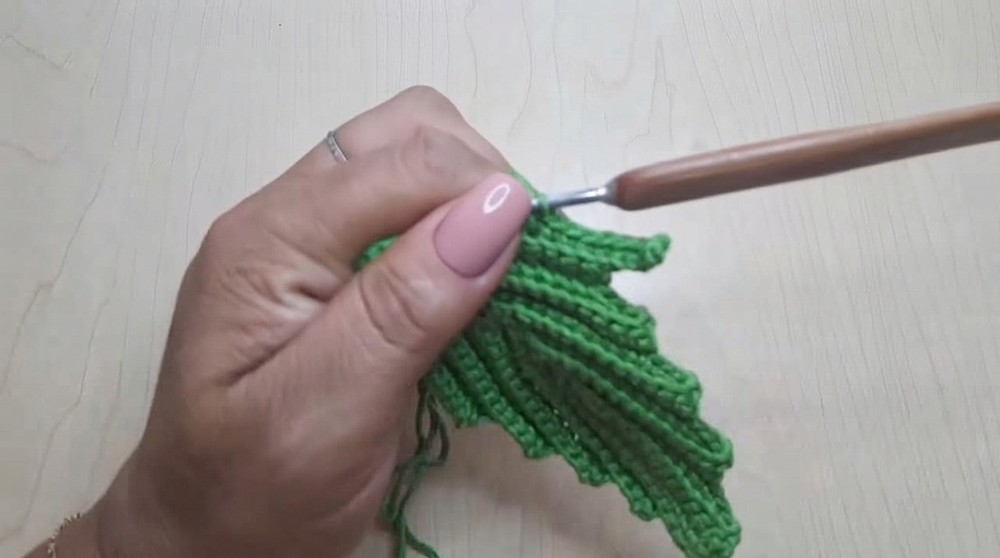 Amazing Crochet Maple Leaf Pattern 3