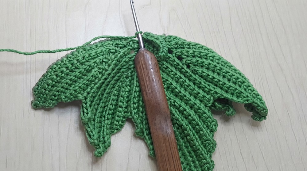 Amazing Crochet Maple Leaf Pattern 5