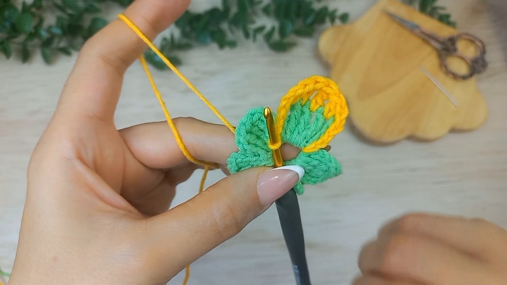 Beautiful Crochet Flower Pattern 5
