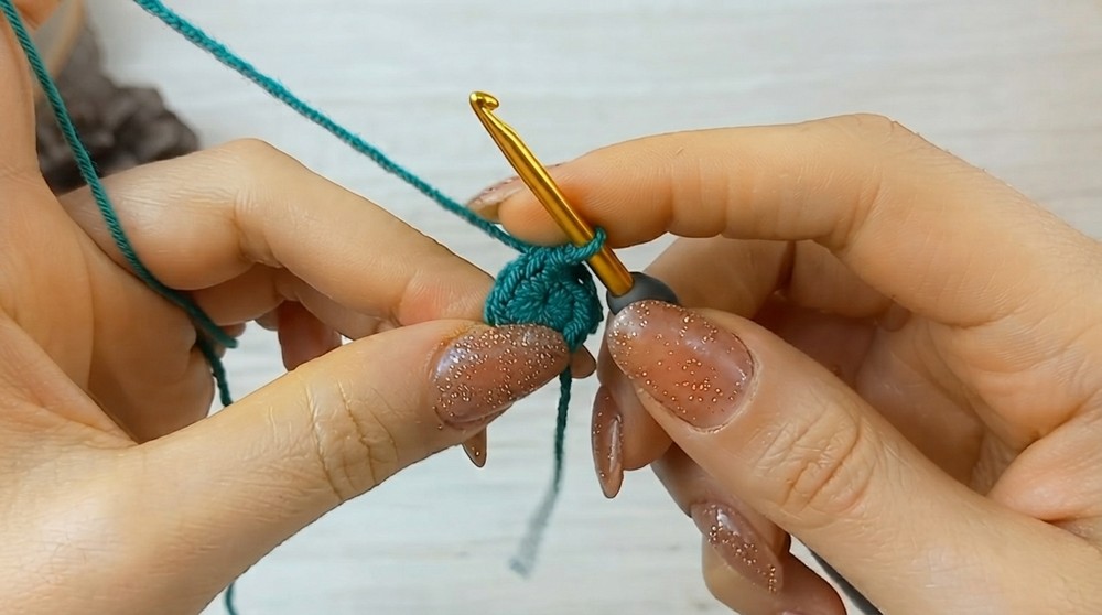 Crochet 4 Leaf Clover Keychain Pattern 1