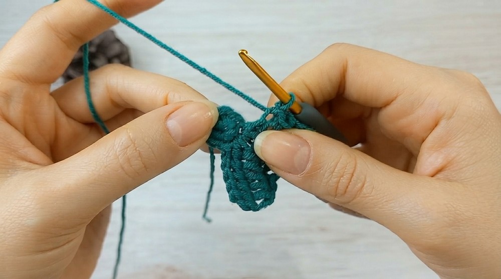 Crochet 4 Leaf Clover Keychain Pattern 3