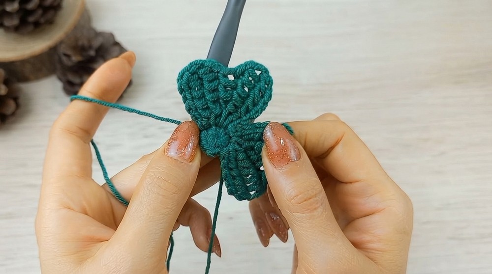 Crochet 4 Leaf Clover Keychain Pattern 4