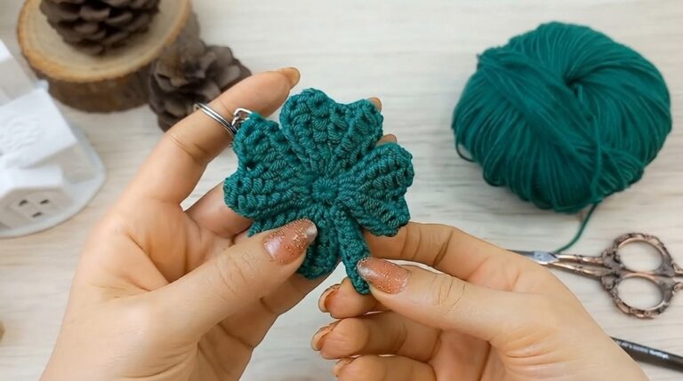 Crochet 4 Leaf Clover Keychain Pattern 7