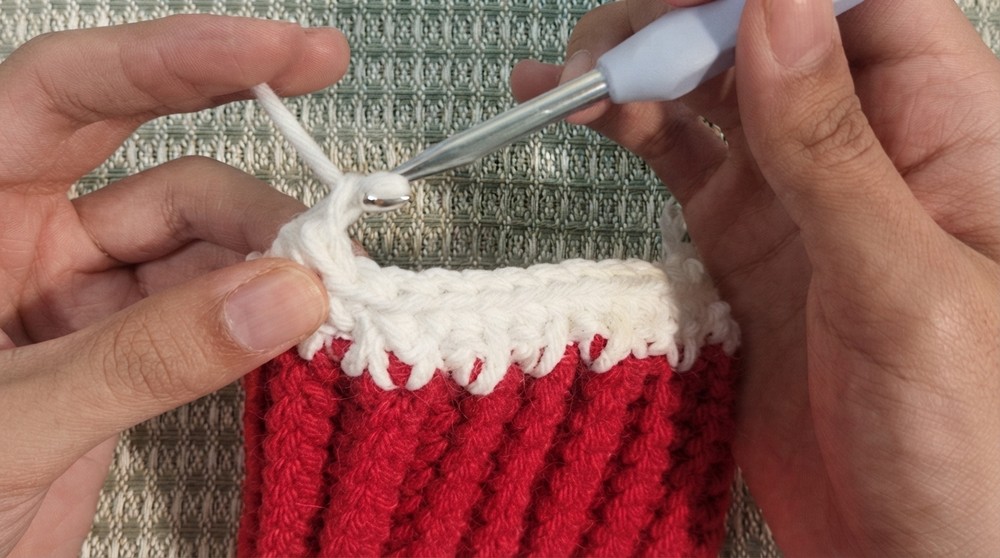 Crochet Christmas Scarf Pattern 4
