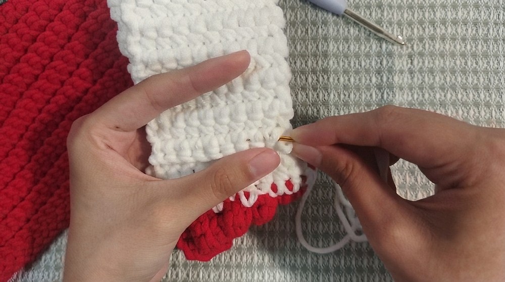 Crochet Christmas Scarf Pattern 6