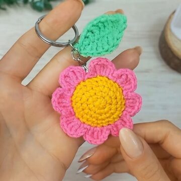 Crochet Daisy Flower Keychain Pattern 7
