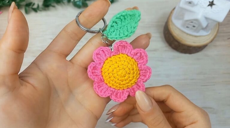 Crochet Daisy Flower Keychain Pattern 7