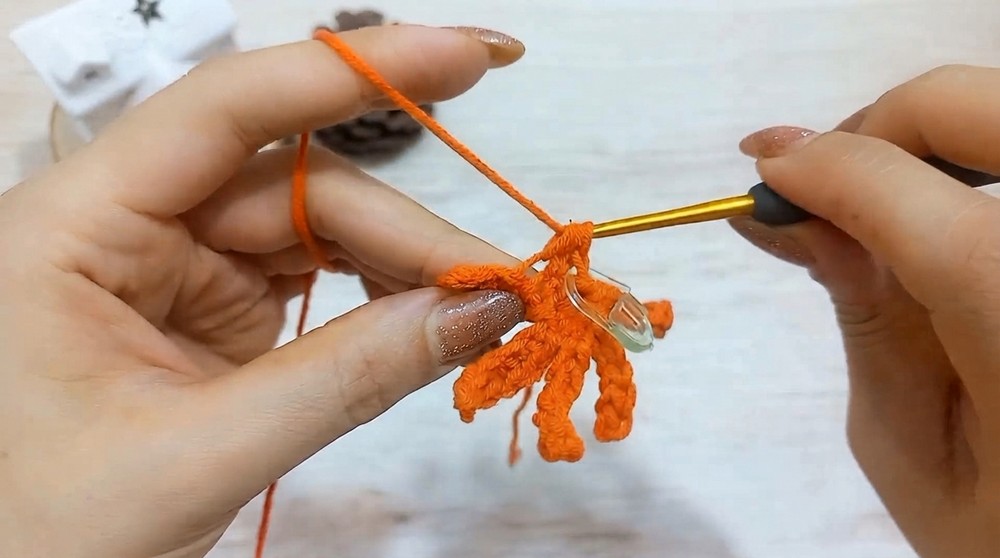 Crochet Flower Keychain Pattern 4