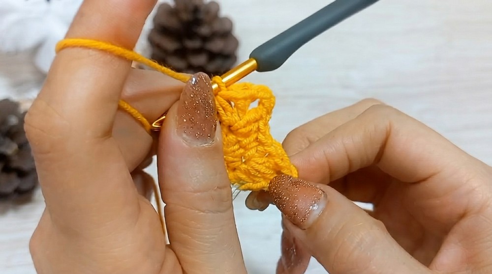 Crochet Little Star Ornament Pattern 4